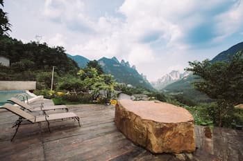 Zhangjiajie xinwu holiday house