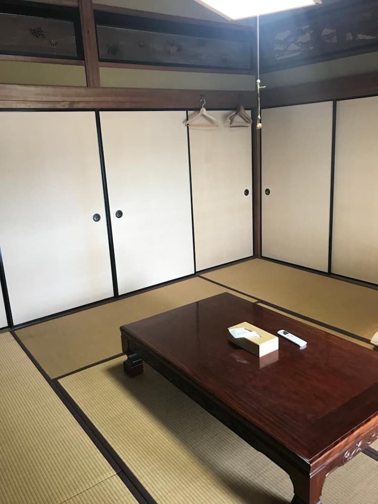 Guest House & Bar Diamond Head