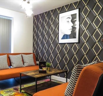 Tudors eSuites Birmingham Townhouse Private Garden Free Parking