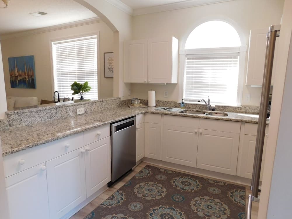 Wedgewood #714 2 Bedroom Condo by Redawning