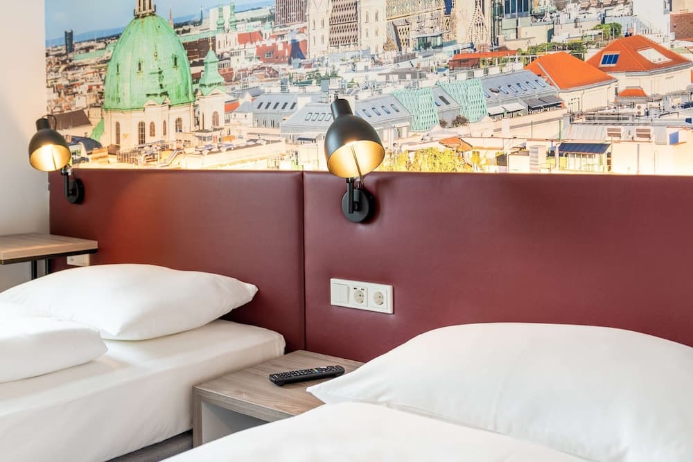 Campanile Vienna South