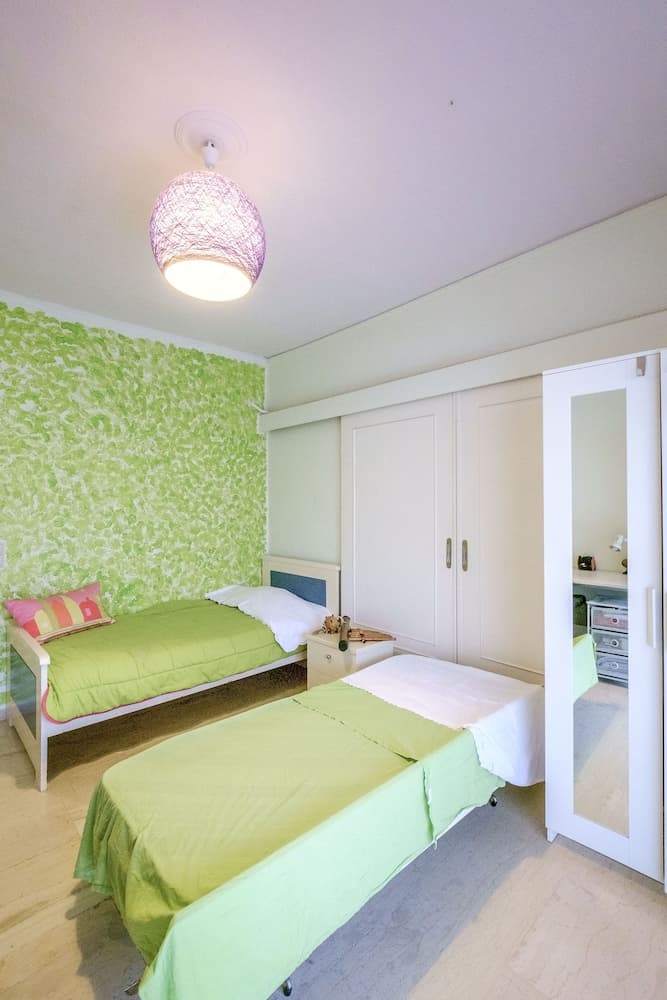 Beating Heart City Family Home Next to Beach