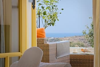 Ailouros summer hotel