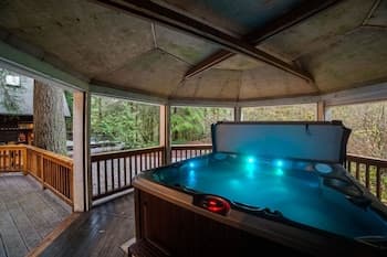 66sl - Hot Tub - Wifi - 3+ Bedroom - Sleeps 10 Home by Redawning