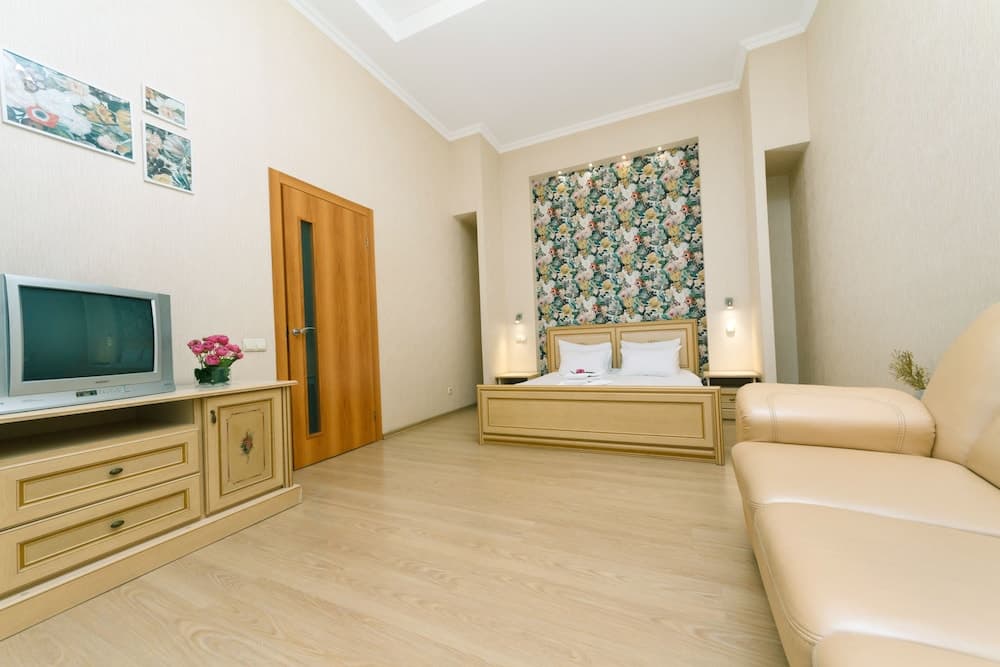 Kyiv Home near Arena Khreschatyk