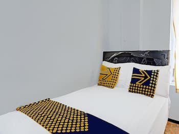 SPOT ON 1711 Serayu Sumbersari Residence - Hostel