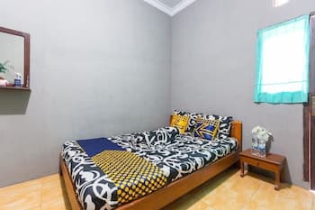 SPOT ON 1746 Putri Kuning Residence - Campus Accommodation
