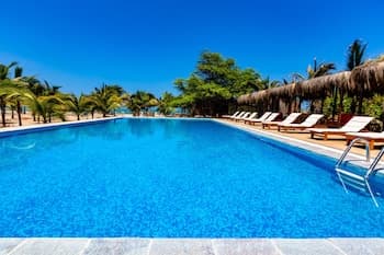 Bungalows & Suites Punta Camarón