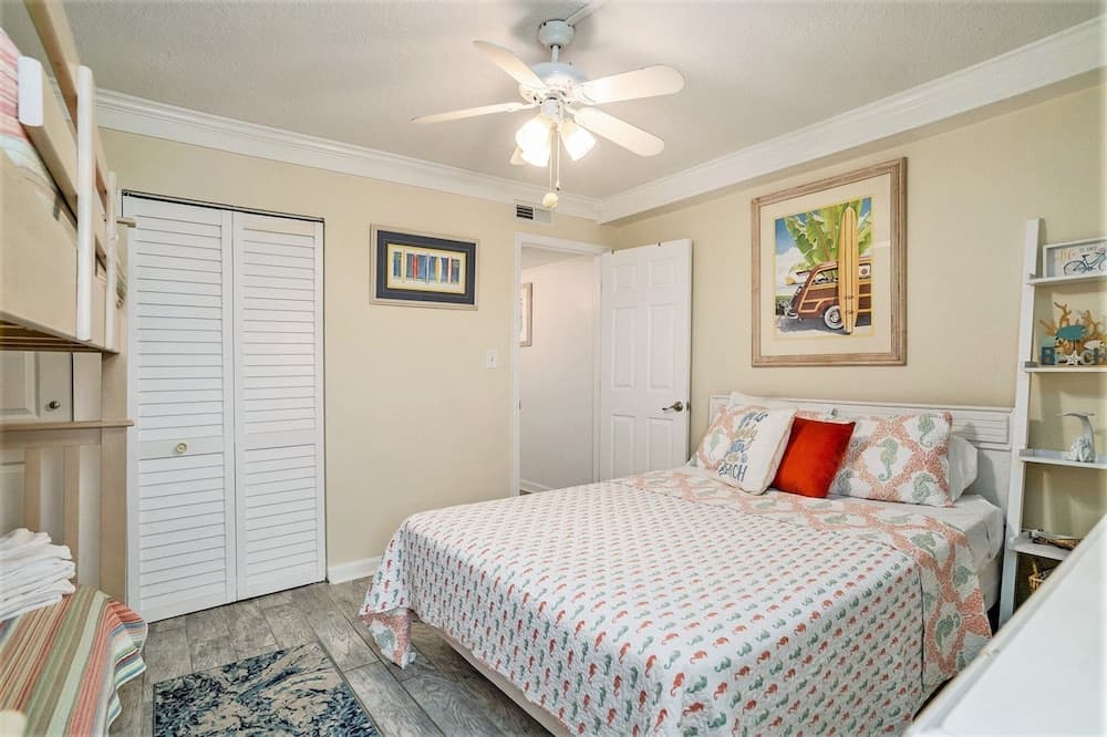 1201 Waters Edge Resort 3 Bedroom Condo by RedAwning