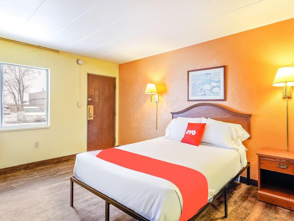 OYO Hotel Downtown Peoria I-74