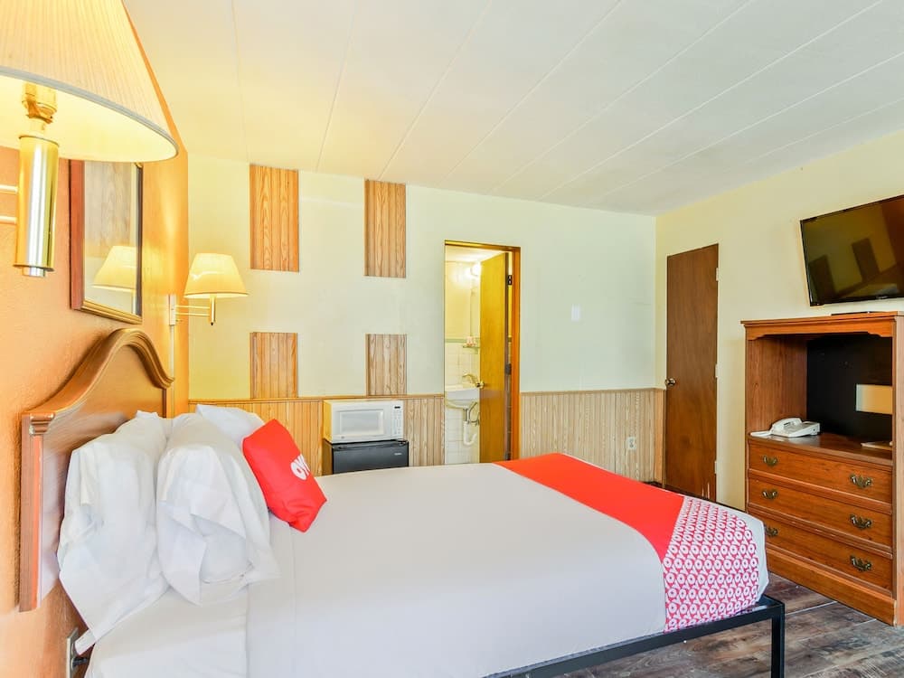 OYO Hotel Downtown Peoria I-74