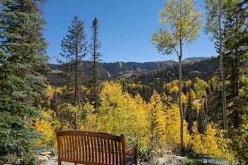 Hilltop Hideaway - Expansive Views From This Private Estate, Hot Tub, Pool Table