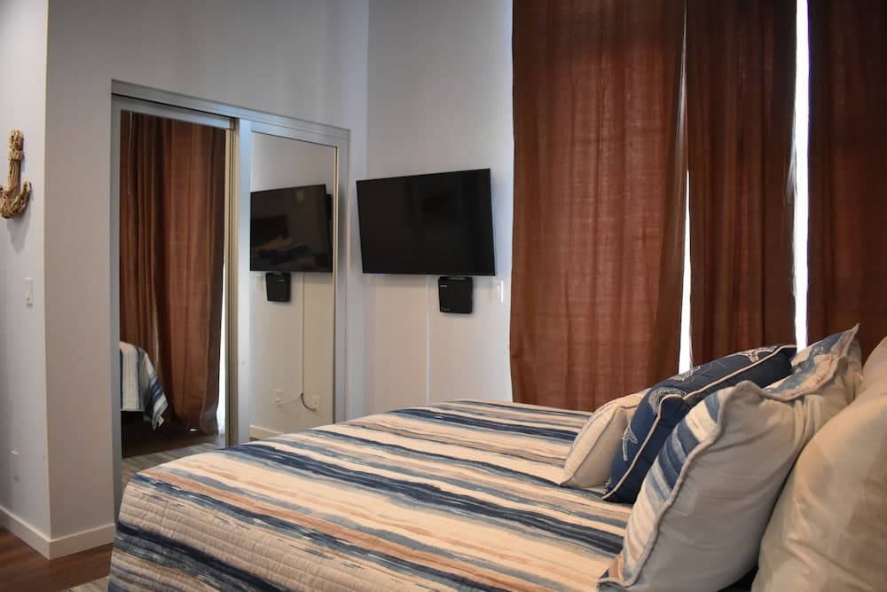 245 San Miguel 2 Bedroom Condo by Redawning