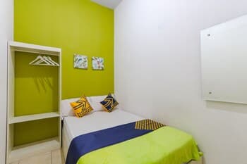 SPOT ON 2332 D'green Rest & Spa - Hostel