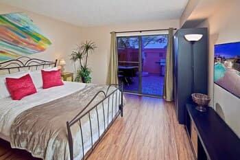 Tempe Escape · Prime Location, Sparkling Pool, Bbq, Tennis Court