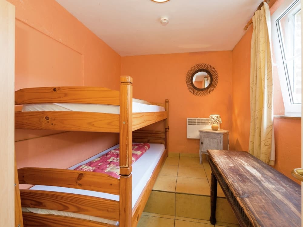 Glorious Holiday Home in Wéris with Hot Tub