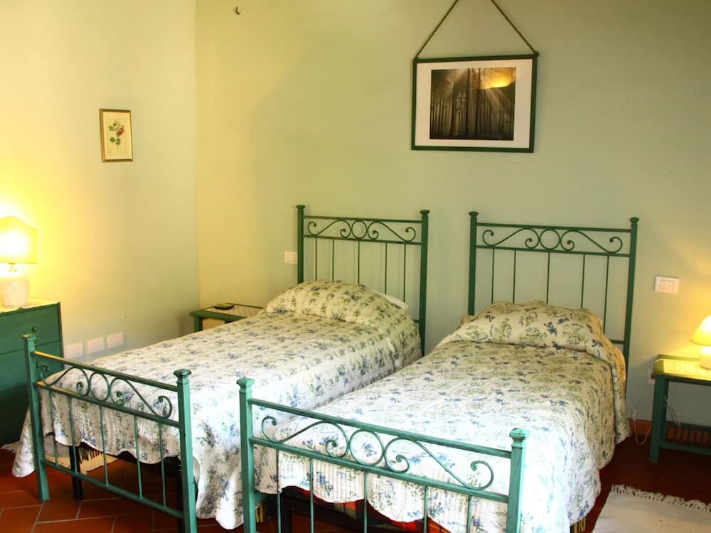 Idyllic Tuscan Hideaway With Pool and spa