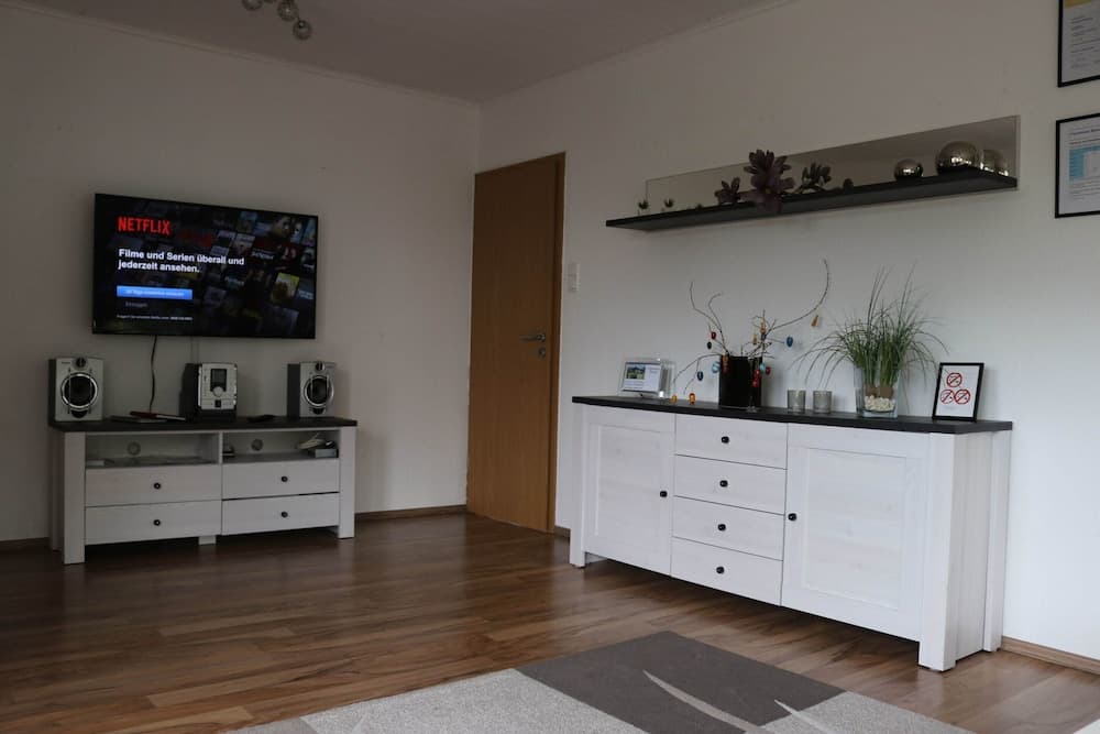 Ruhiger Bungalow am Hennesee mit Terrasse