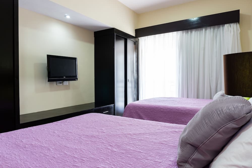 Aldea Thai 305 2 Bedroom Condo by Redawning