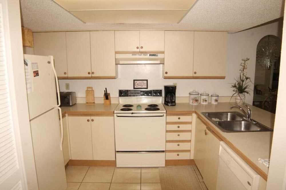 Ocean Ge Club K35 2 Bedroom Condo by Redawning