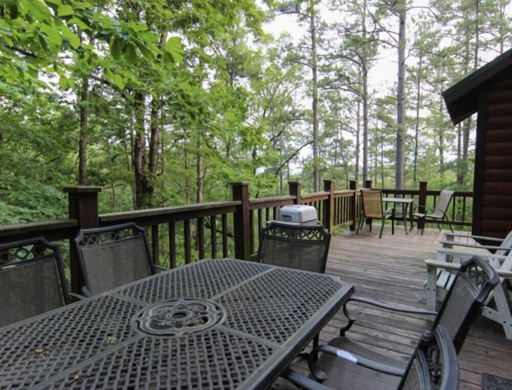 Ridgeview Retreat Seclude Cabin Includes Wifi, Cable, and Charcoal Grill by Redawning