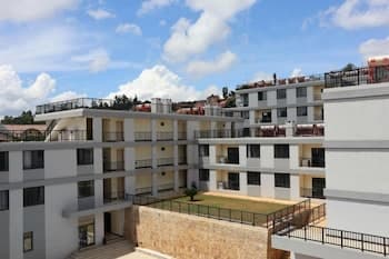 Phoenix Apartment by LINK