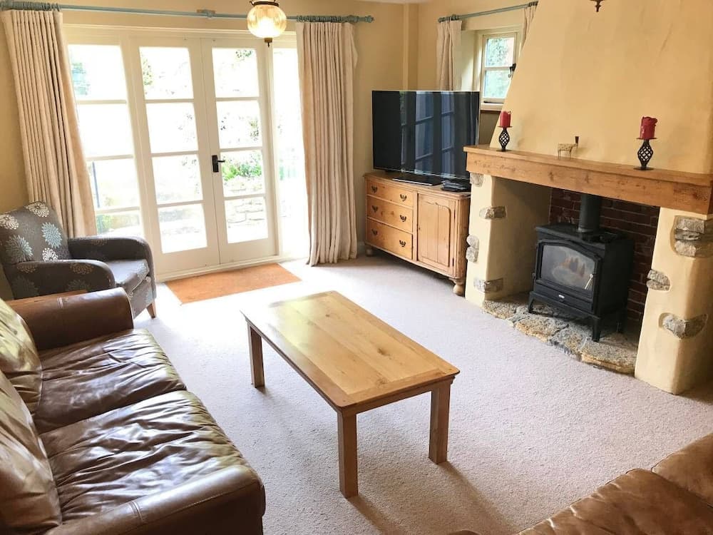 Idyllic Riverside Cottage in Dorset