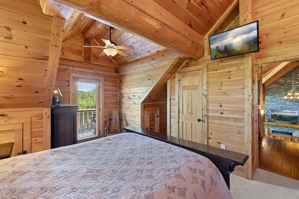 Paradise Point 4 Bedroom Cabin by RedAwning