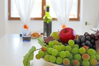 Central Apartment With Wi-fi, Air Conditioning And Courtyard Pets Allowed