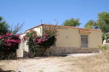 Cozy Villa Ambra Between Olive Trees, in Noto Siracusa