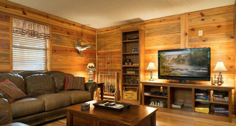 Bear Hollow Cabin With Hot Tub Minutes Away From Beavers Bend State Park and Broken Bow Lake by Redawning