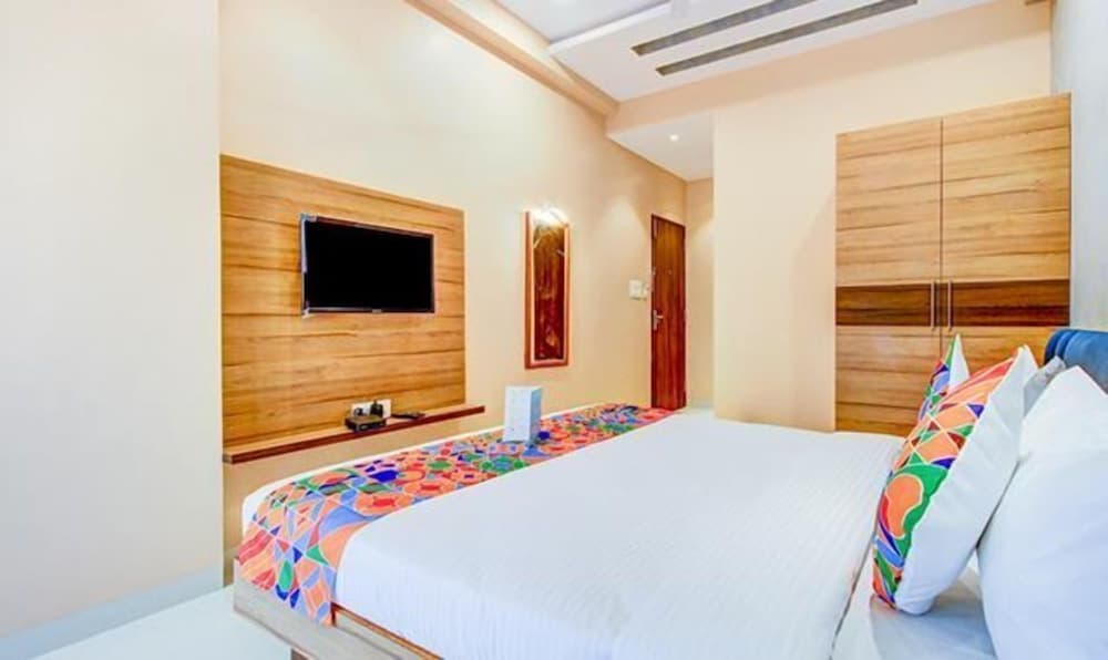 FabHotel 7th Crossing