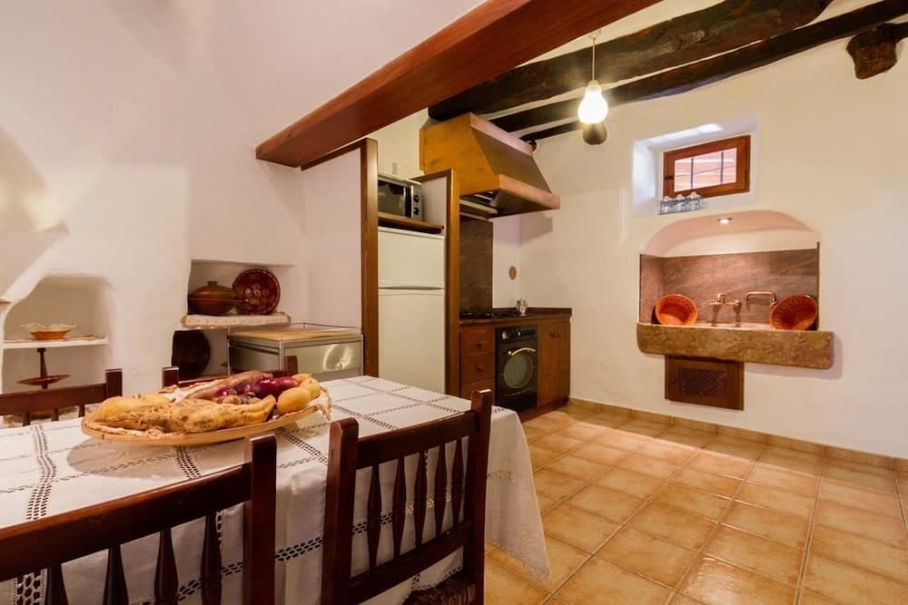 Villa - 4 Bedrooms with Pool and WiFi - 103220