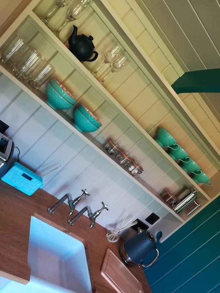 Gaggle Of Geese Pub & Shepherd Huts