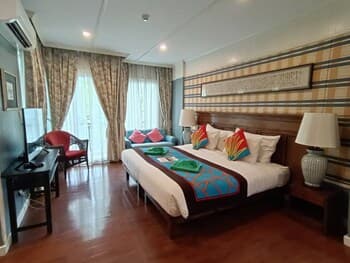 Ndol Streamside Thai Villas