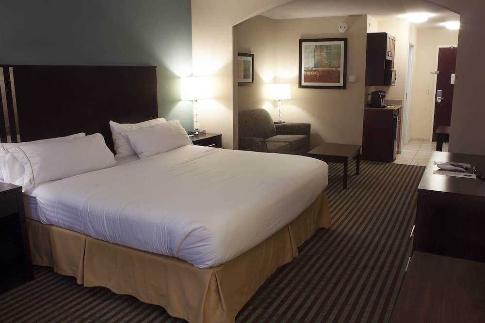 Holiday Inn Express & Suites Youngstown West - Austintown by IHG