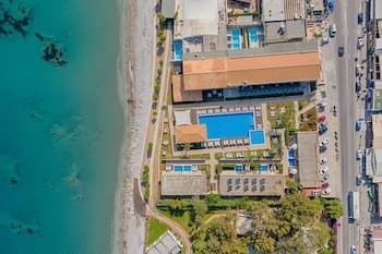 Villa Di Mare Seaside Suites