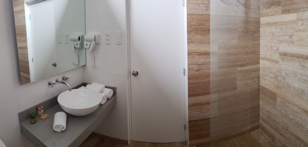 IFE B&B – Inka Frog Exclusive