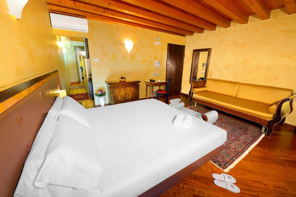 City Centre Rooms and Apartments