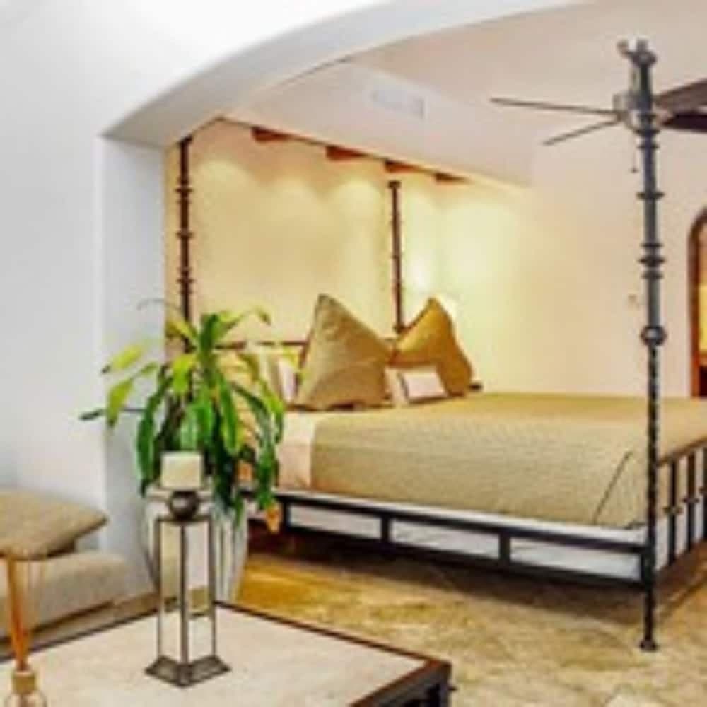 Exclusive Holiday Villa With Private Pool and Beachfront Location, Cabo San Lucas Villa 1018