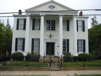 The Pillars in Natchez B&B