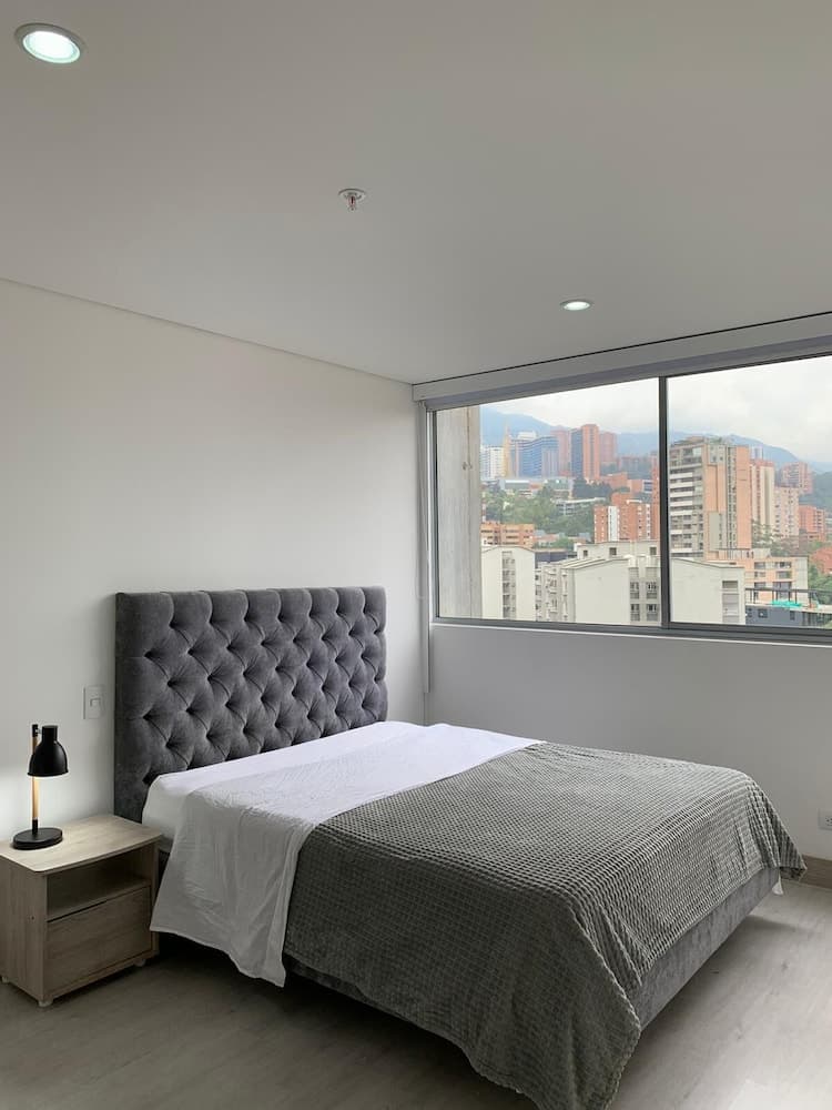 Deluxe Apart. City Views by Nomad Guru