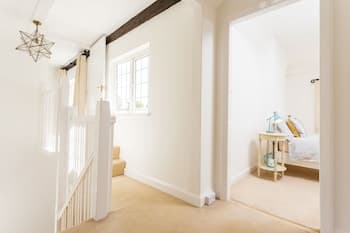 The Queen Edith Place - Lovely 5bdr Home in Secluded Neighbourhood