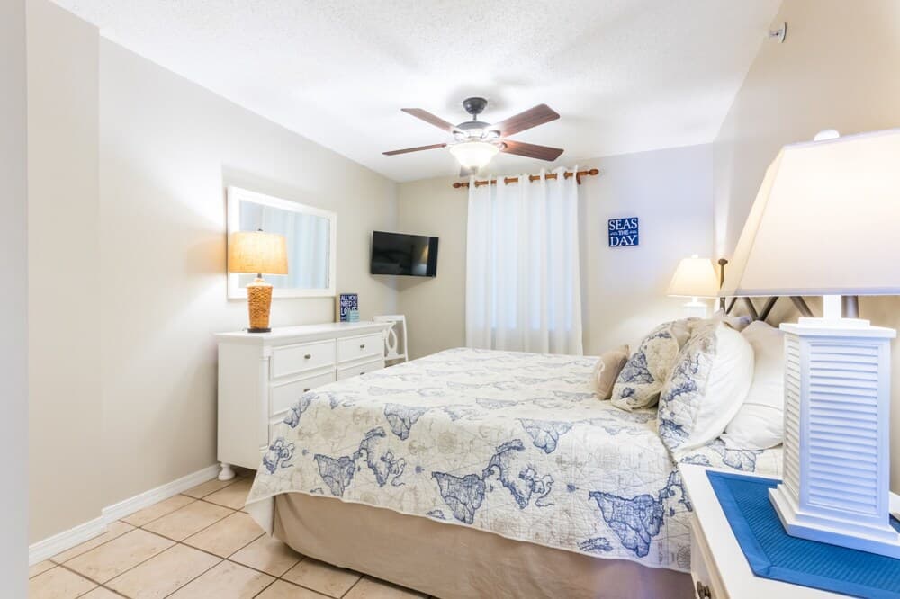 Royal Palms 702: Direct Gulf View 1 BR 2 BA, Sleeps 6