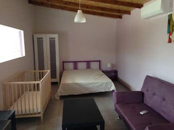 New and Colorful Studio Near Airport and Beach in Heraklion