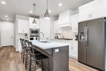 Family Fun Getaway #2333 5 Bedroom Townhouse by Redawning