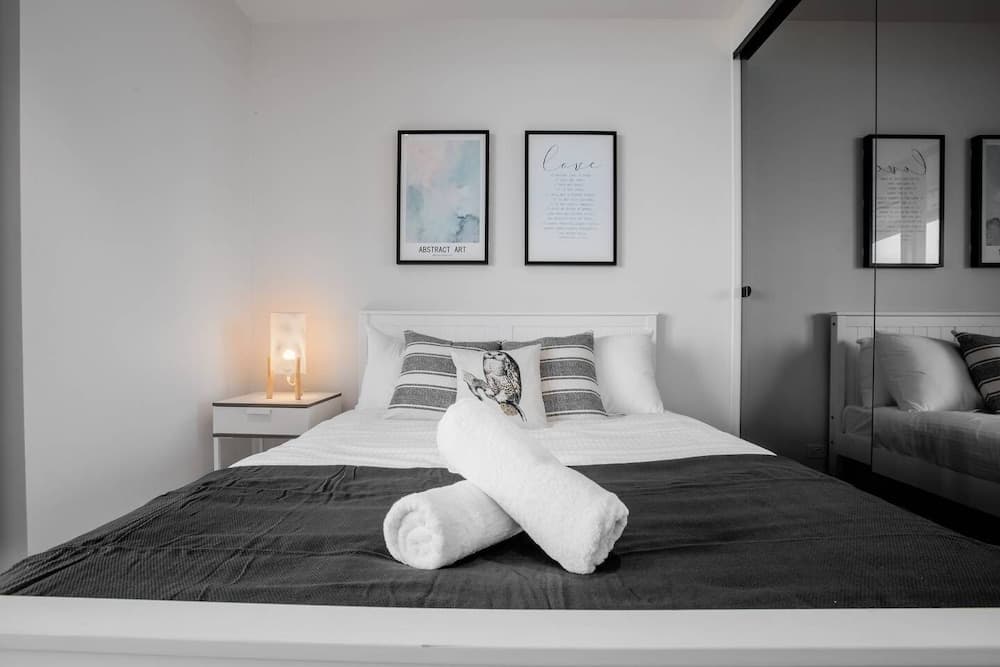 Breathtaking Lake/parkview Apt Pool&gym@3br