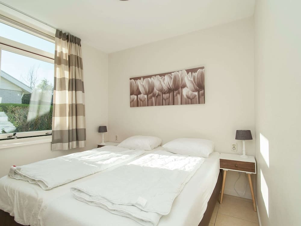 Cozy Bungalow With a Spacious Garden near the Sea