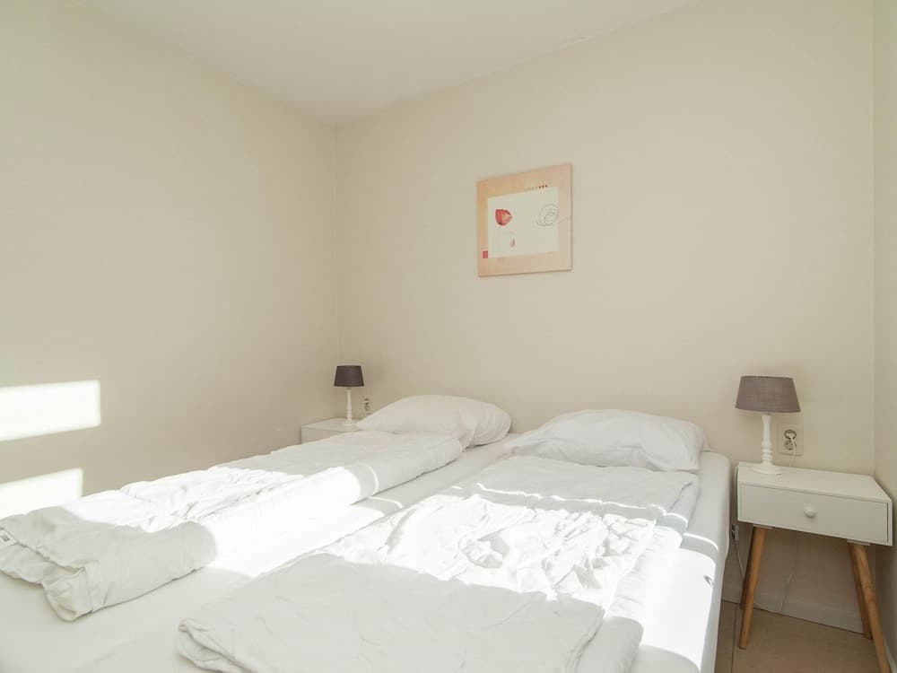 Cozy Bungalow With a Spacious Garden near the Sea