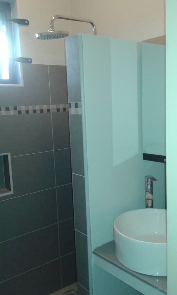 Sunny Private First Floor 1-br Beach Apartment With Spacious Balcony, Pool, Wifi